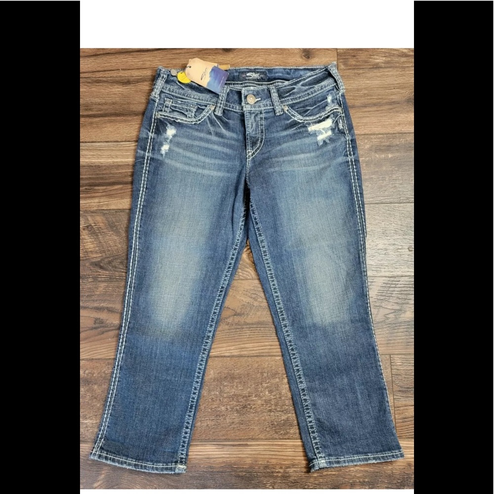 NWT Silver Suki Capris. Size 32.